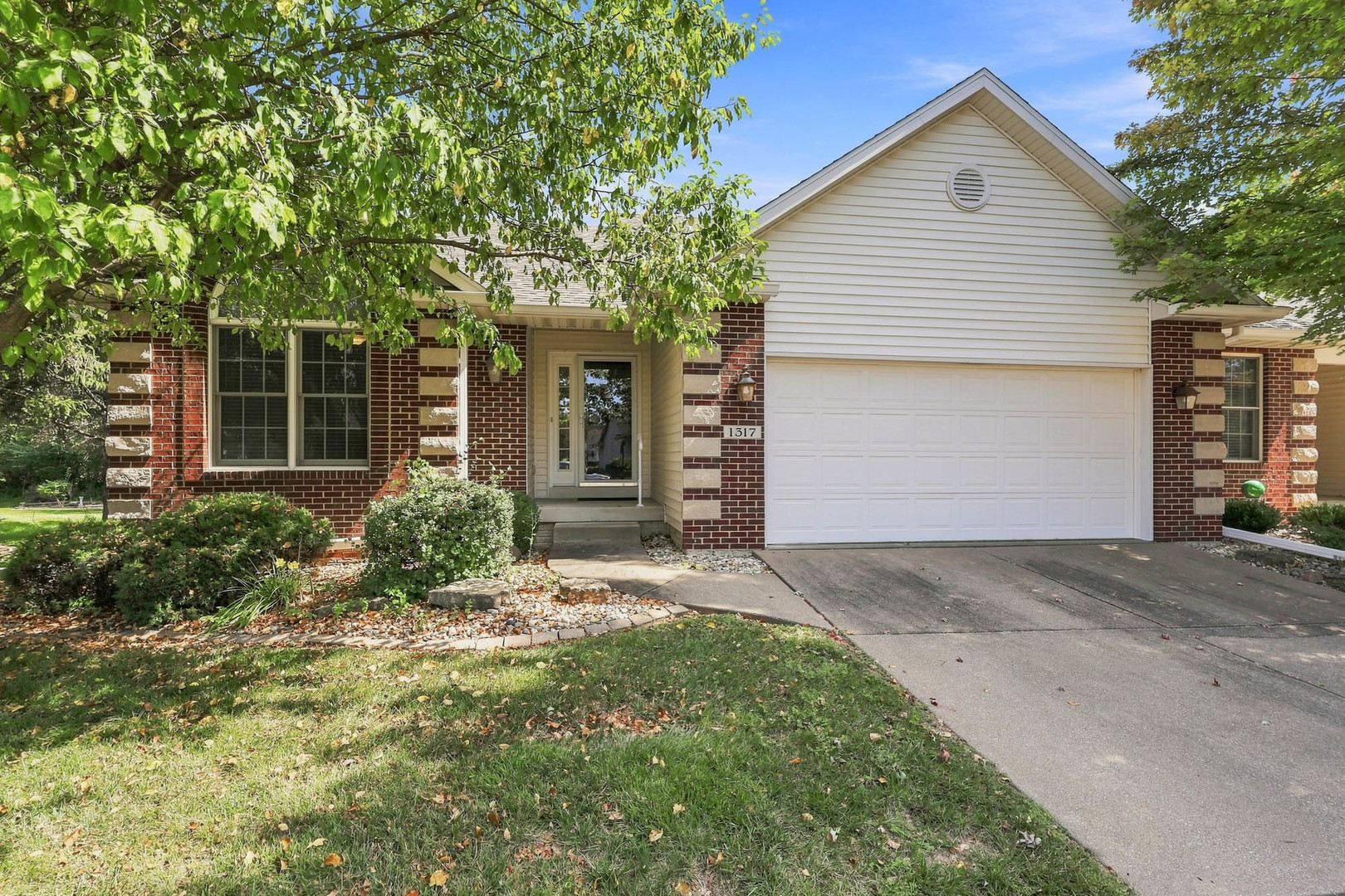 1317 33rd Ave. Circle Property Photo 1