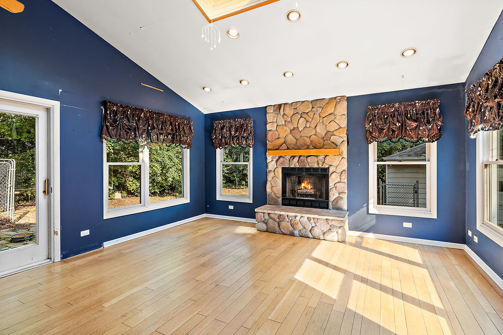 2220 Scott Road Property Photo 10