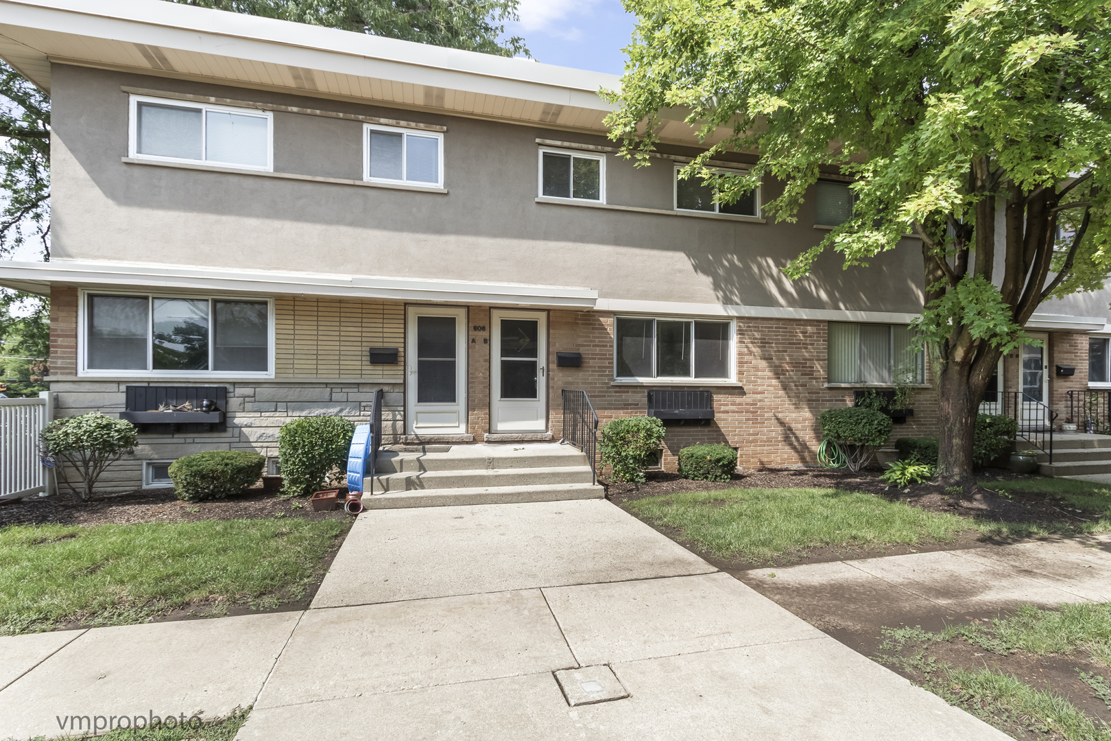 606 S Milwaukee Avenue B Property Photo 1