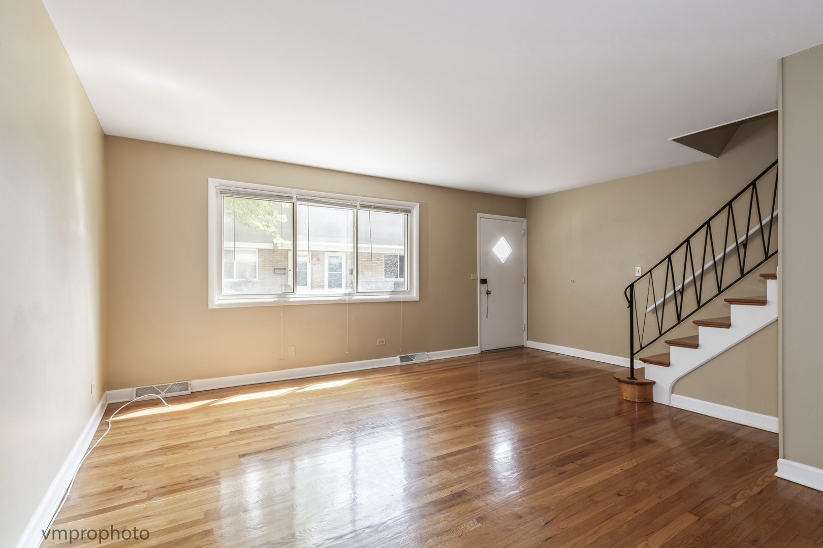 606 S Milwaukee Avenue B Property Photo 2