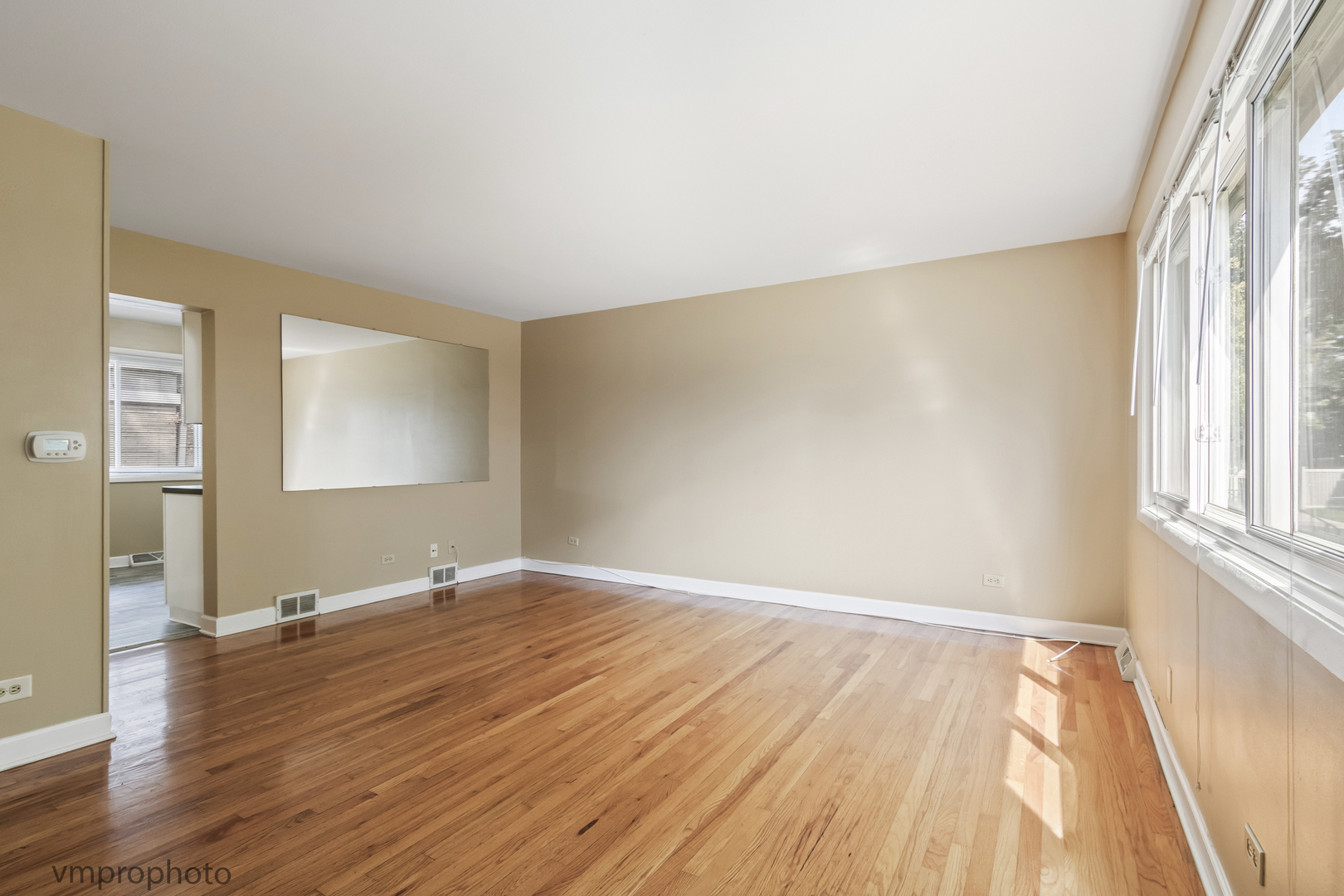 606 S Milwaukee Avenue B Property Photo 3