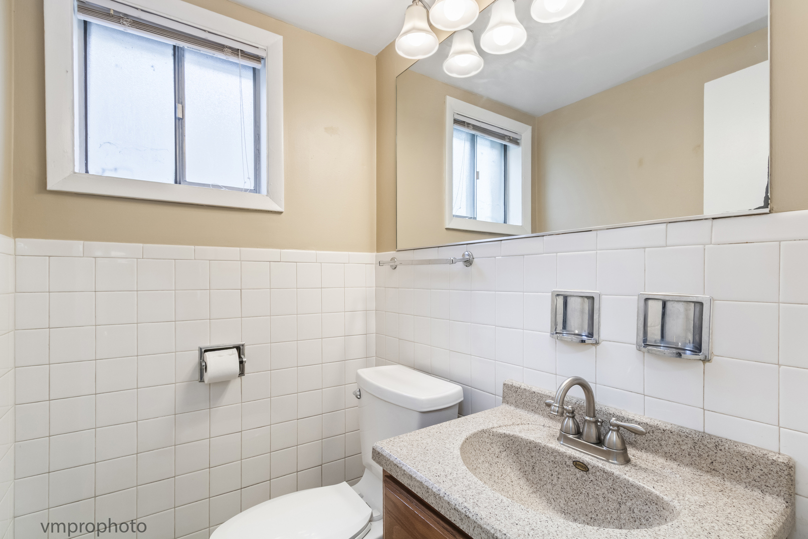606 S Milwaukee Avenue B Property Photo 7