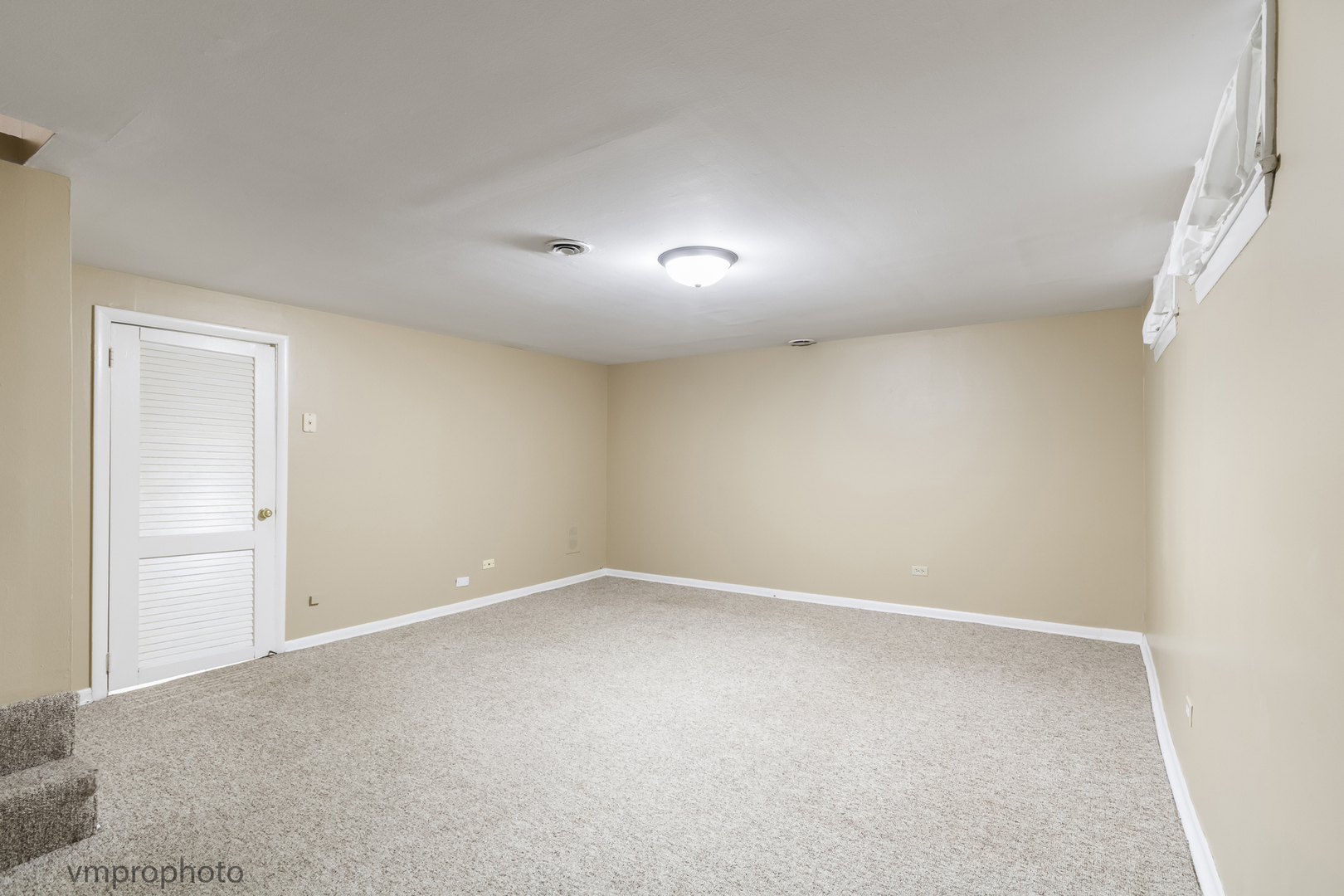 606 S Milwaukee Avenue B Property Photo 8