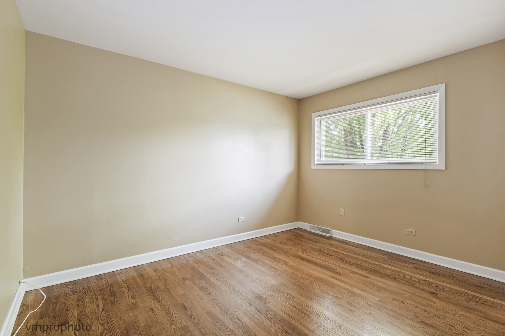 606 S Milwaukee Avenue B Property Photo 13