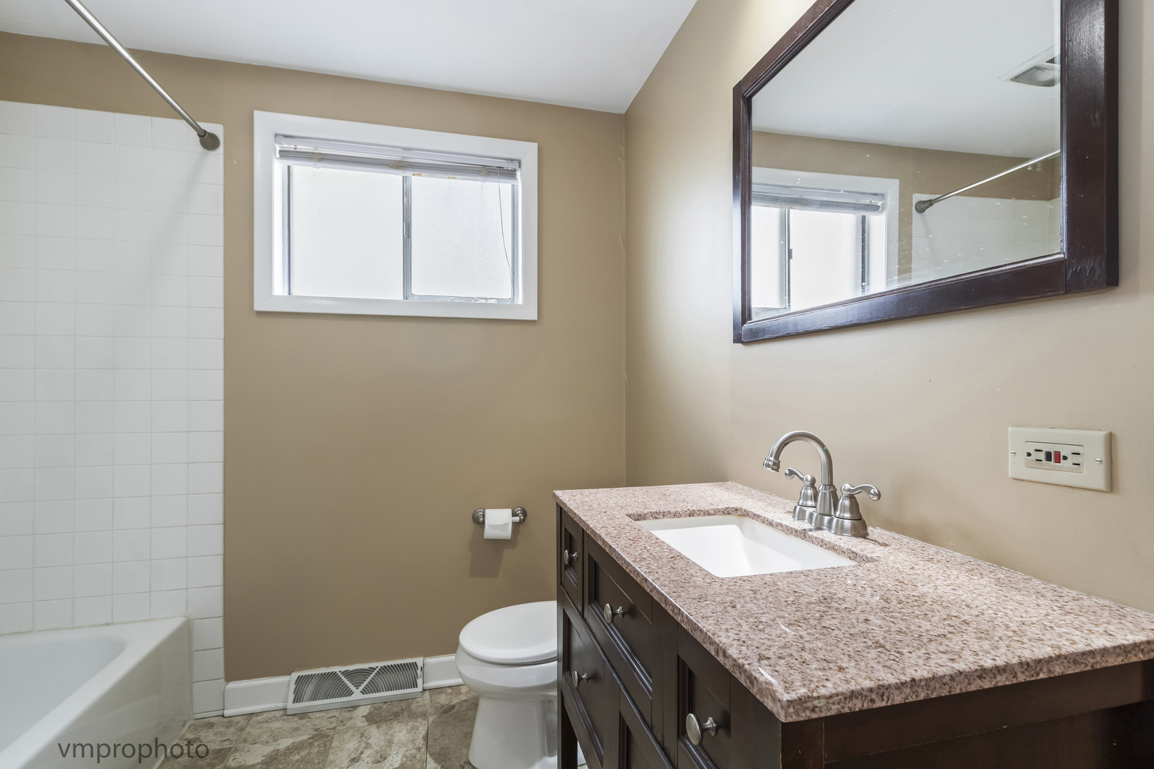 606 S Milwaukee Avenue B Property Photo 15