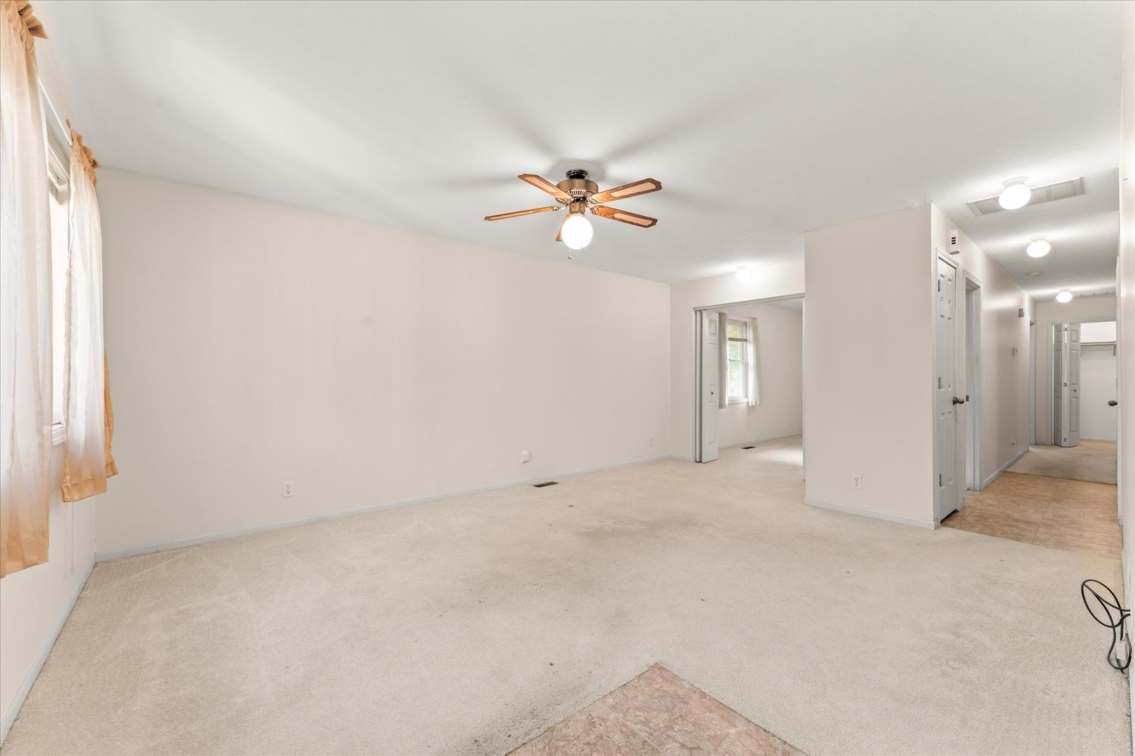 915 E Grant Street Property Photo 4