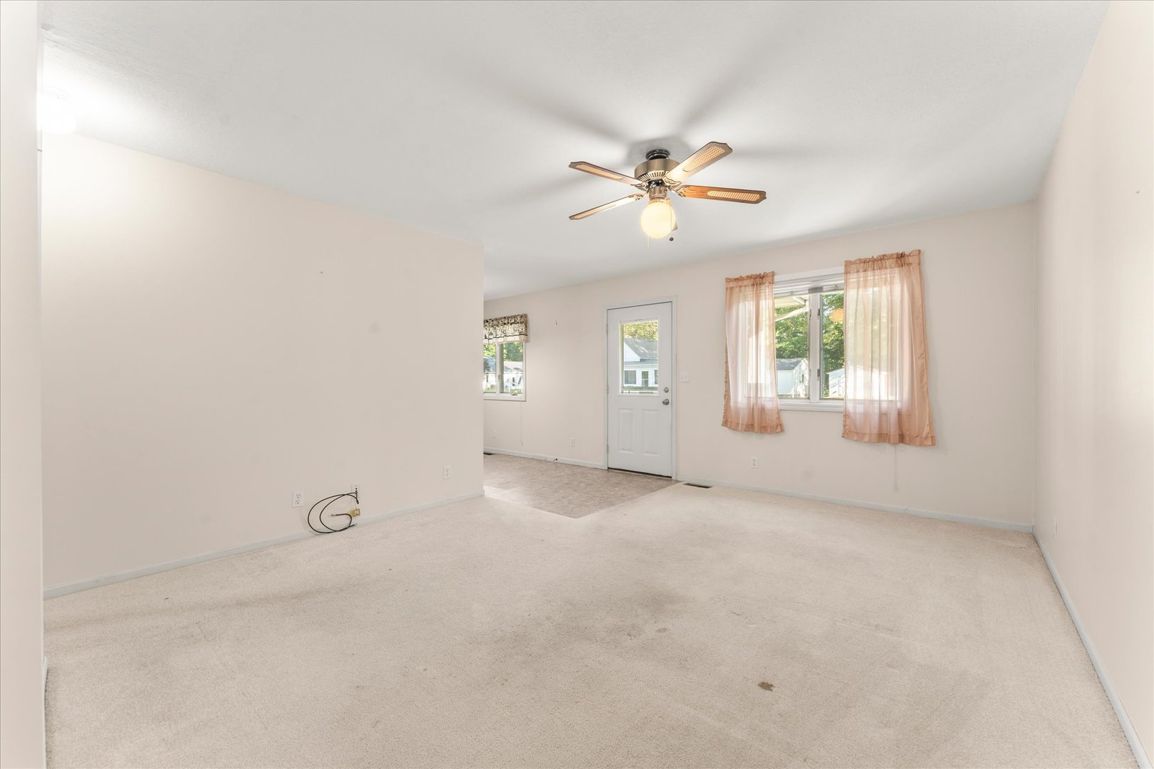 915 E Grant Street Property Photo 6