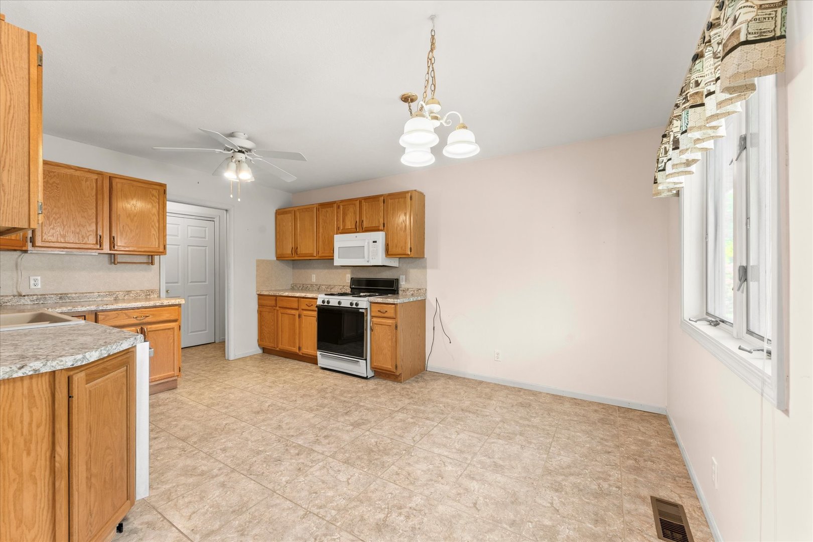 915 E Grant Street Property Photo 7