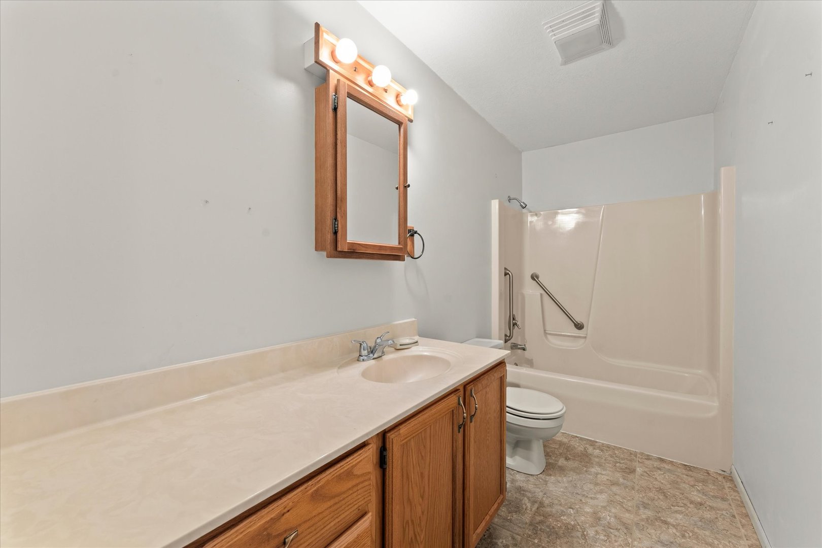 915 E Grant Street Property Photo 17