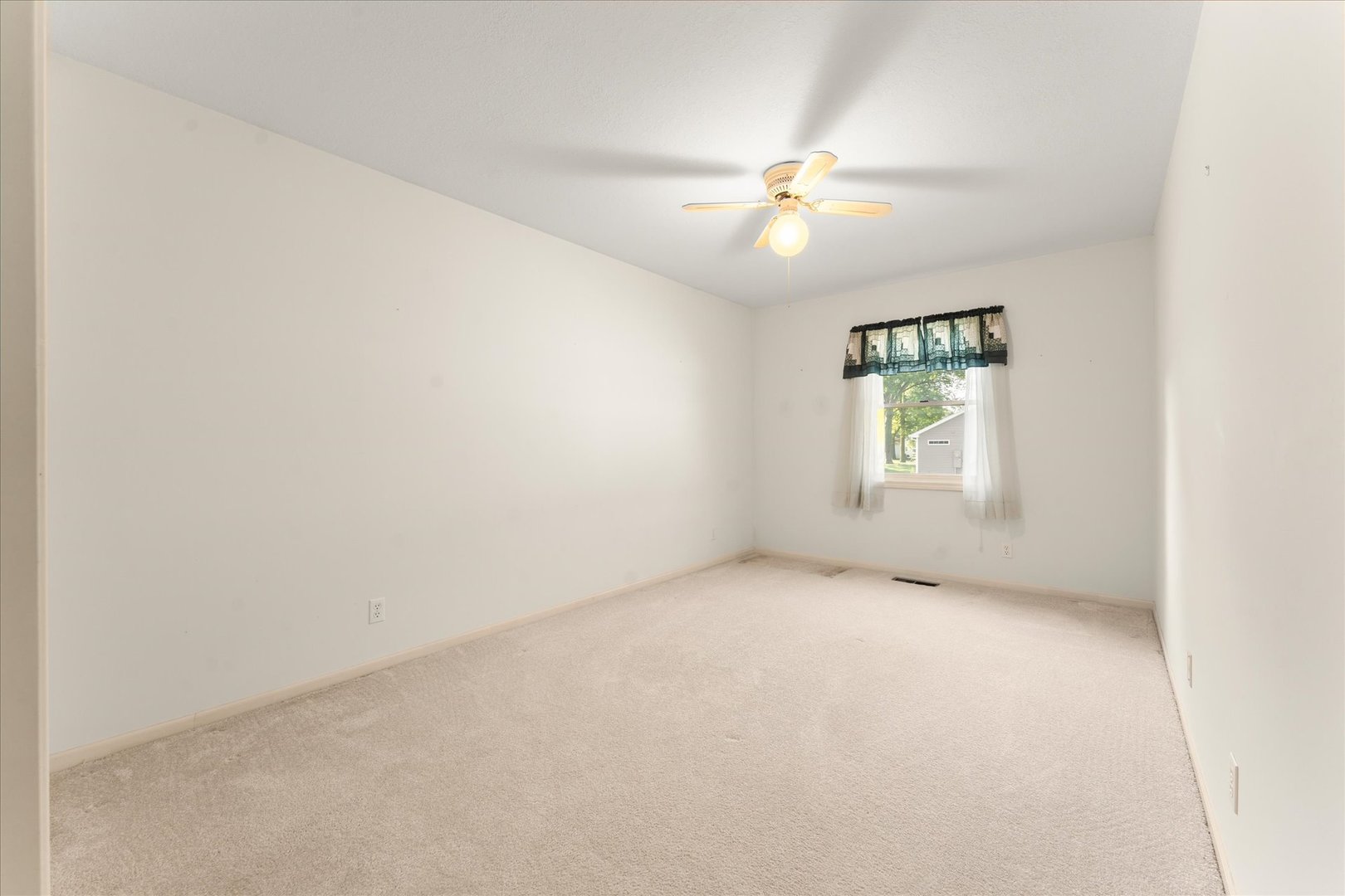 915 E Grant Street Property Photo 18