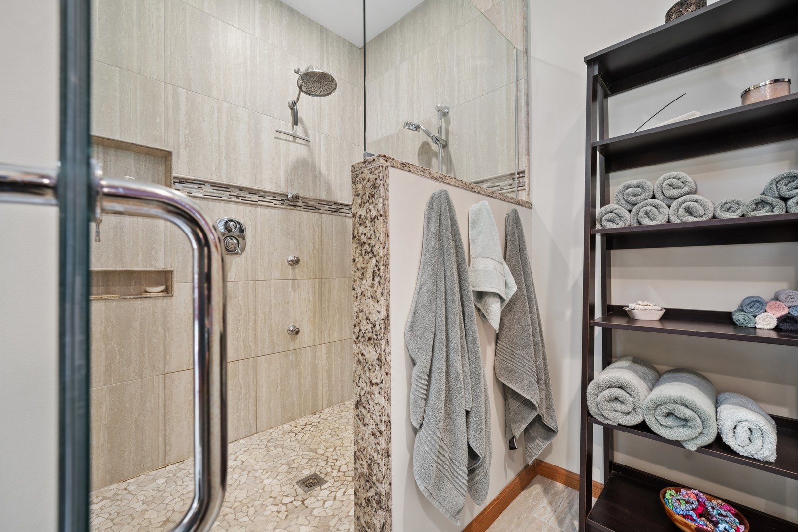 12749215 Property Photo 16