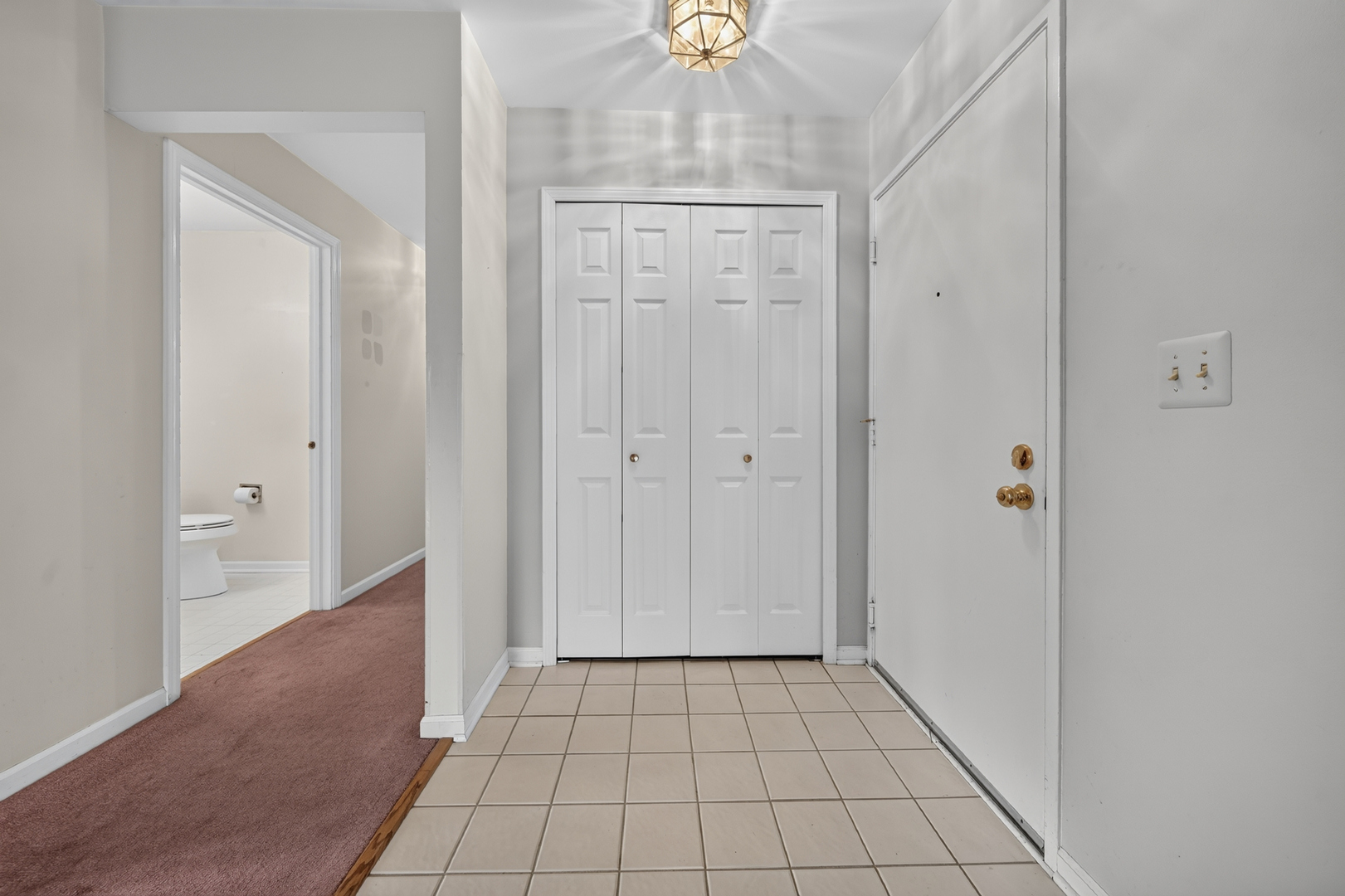 1402 W Hawkes Street 3 Property Photo 2
