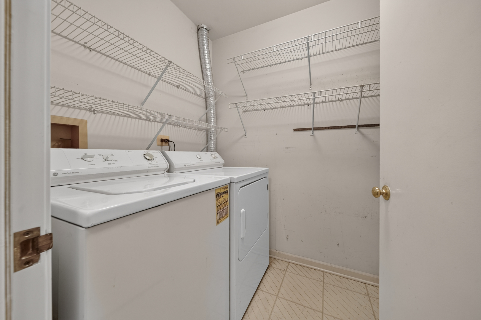 1402 W Hawkes Street 3 Property Photo 16