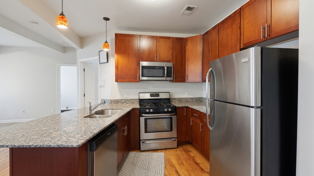 7225 N Rogers Avenue 3 Property Photo 2
