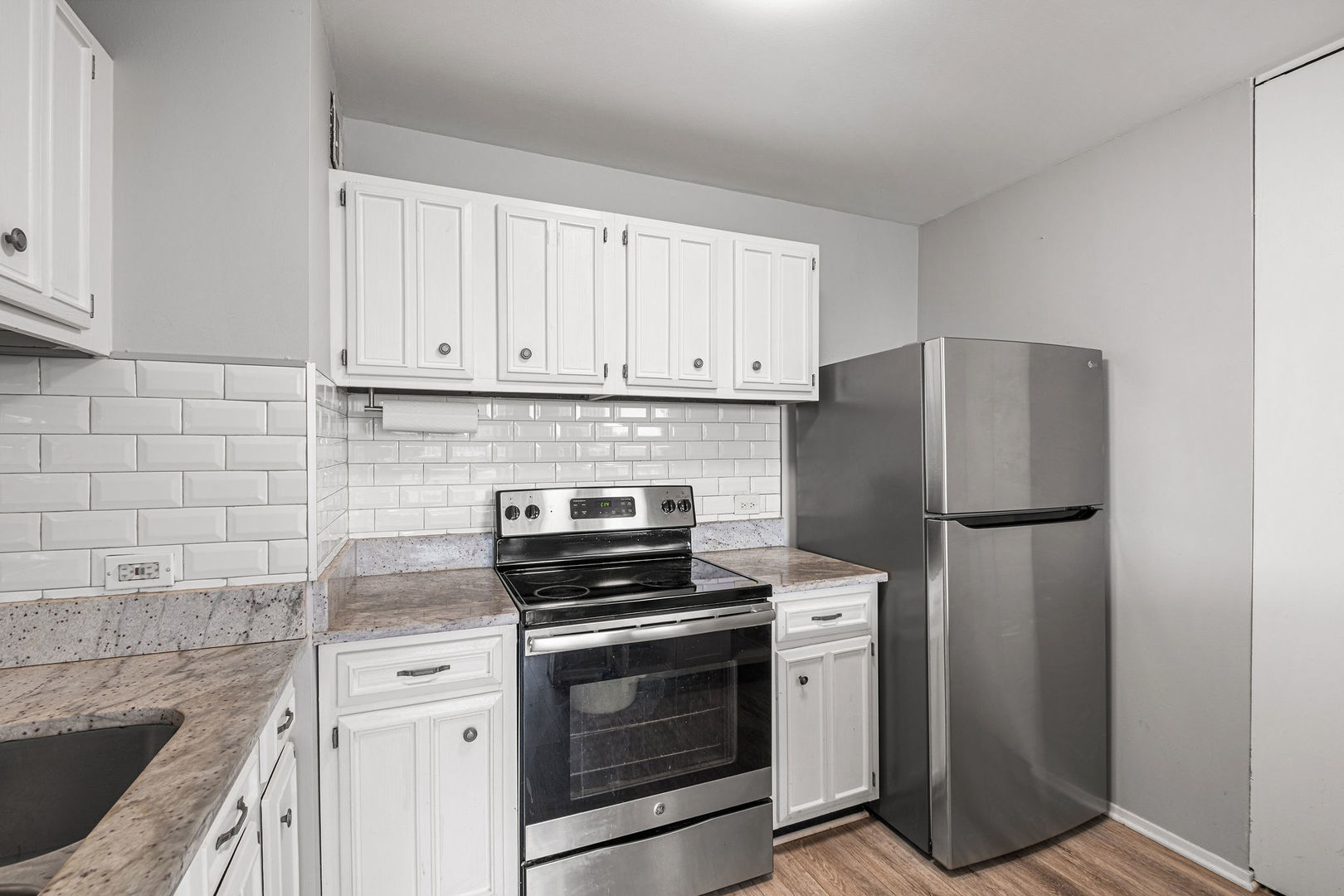 4343 N Clarendon Avenue 817 Property Photo 10