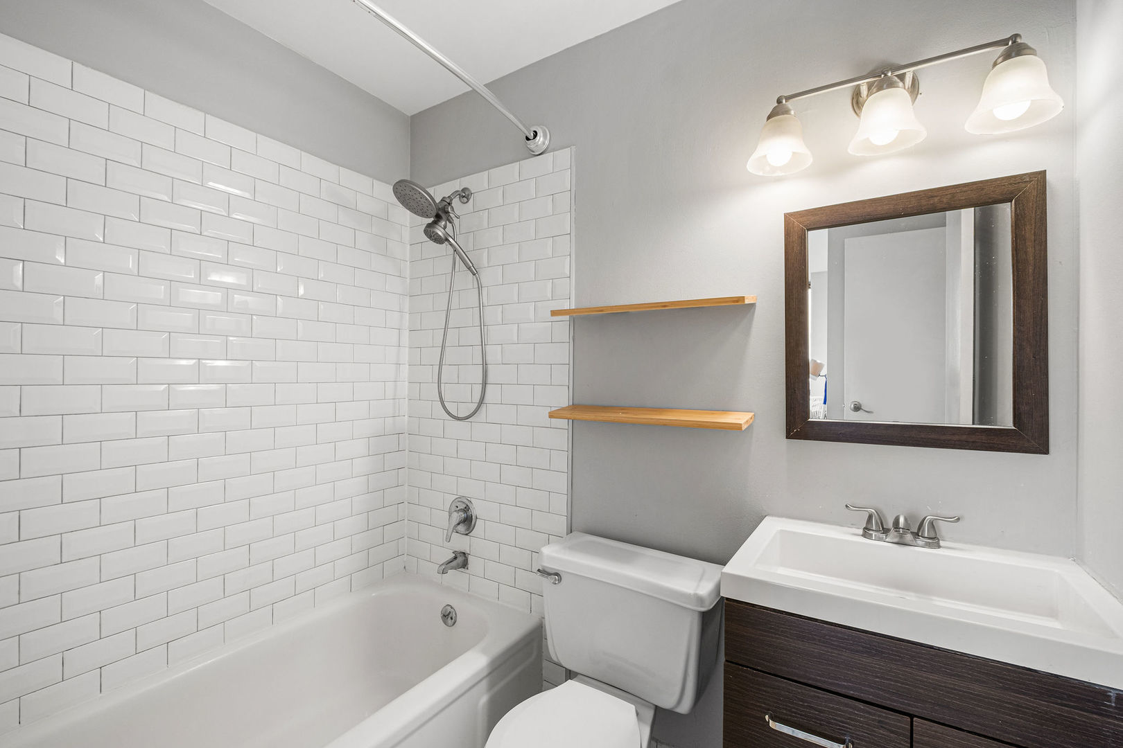 4343 N Clarendon Avenue 817 Property Photo 15
