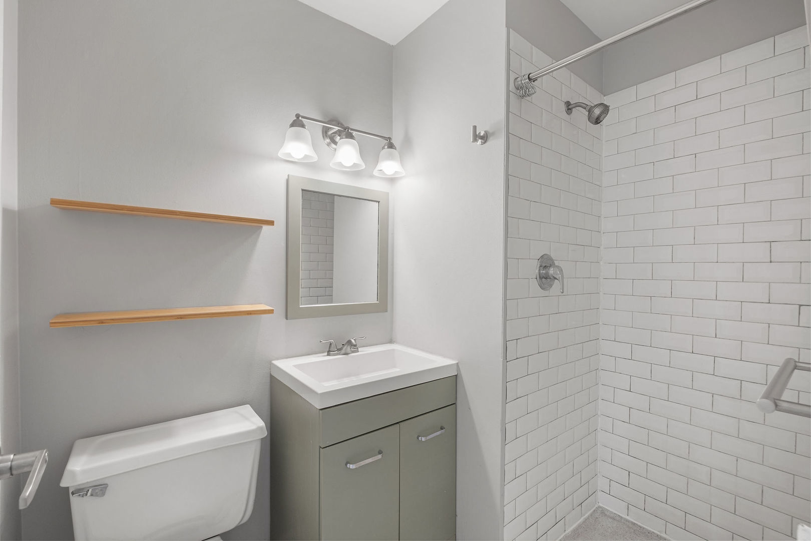 4343 N Clarendon Avenue 817 Property Photo 18
