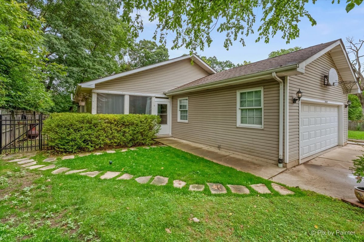 34439 N Hickory Lane Property Photo 2