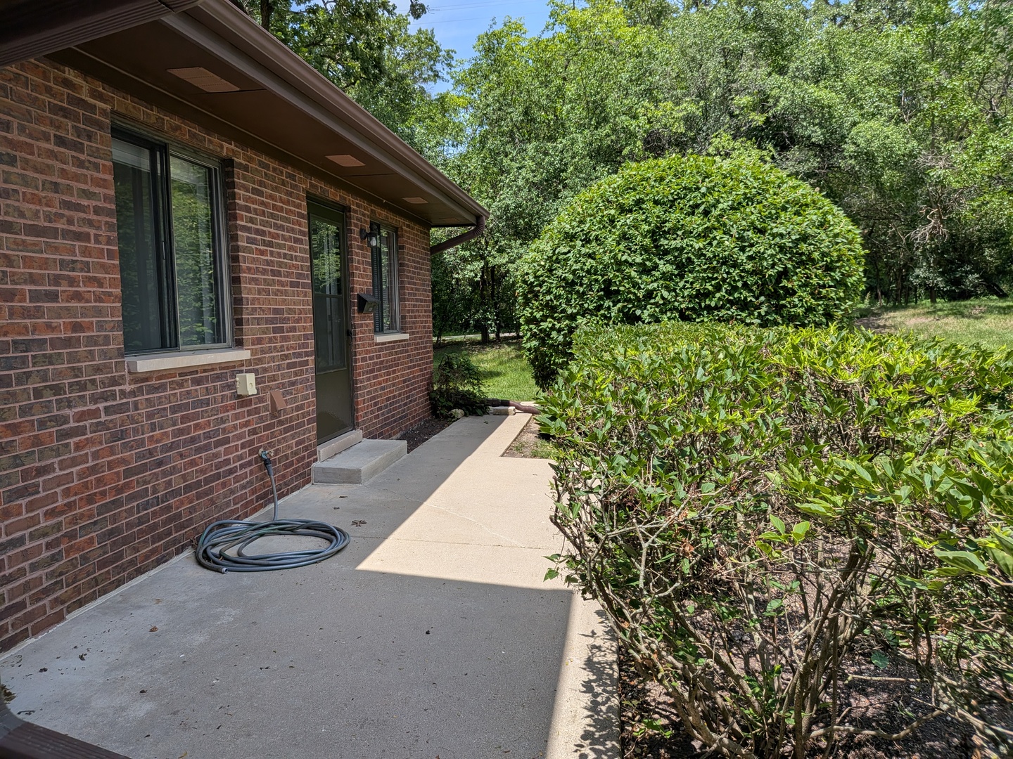 1231 Geneva Lane Property Photo 3