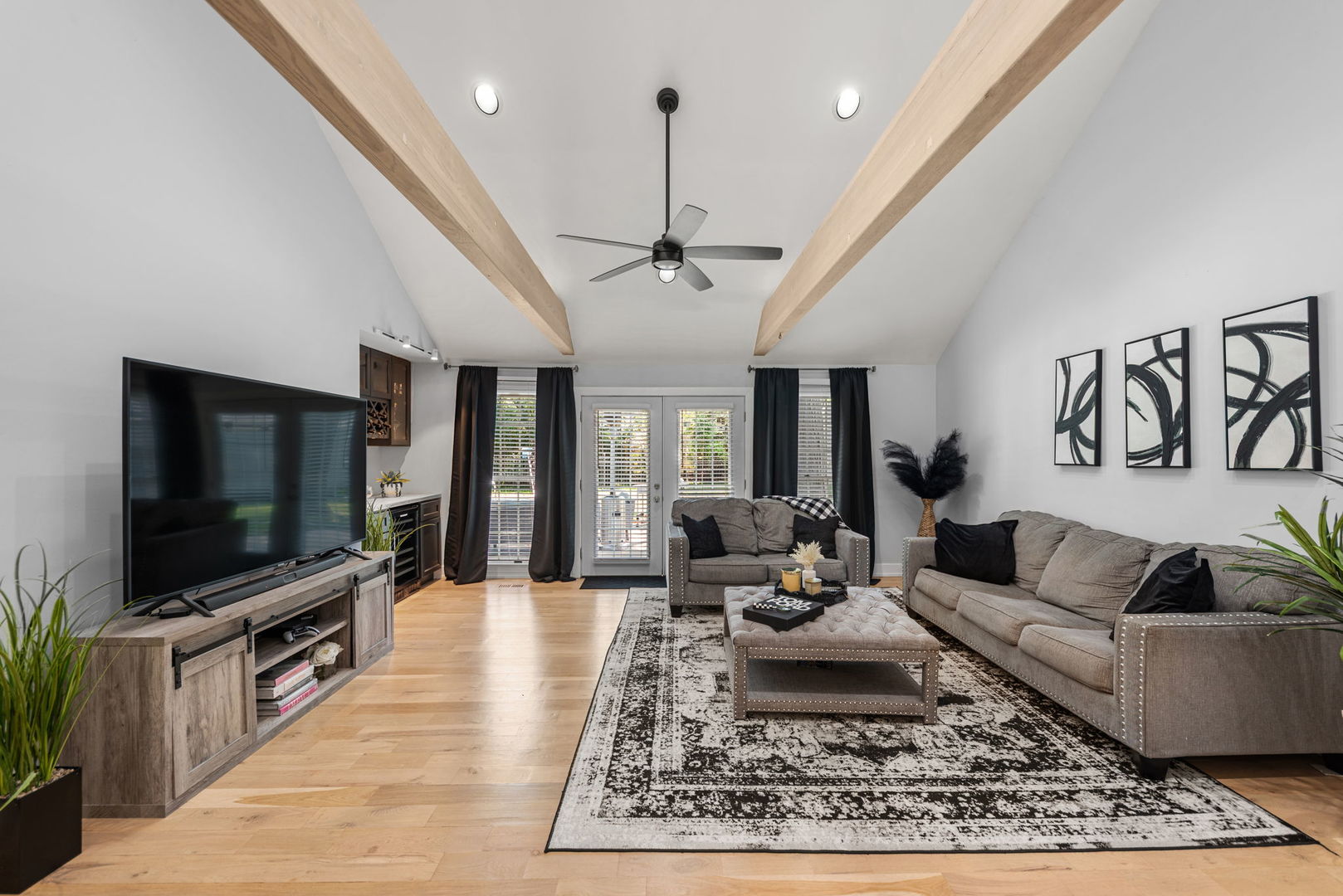 1195 Longmeadow Road Property Photo 3