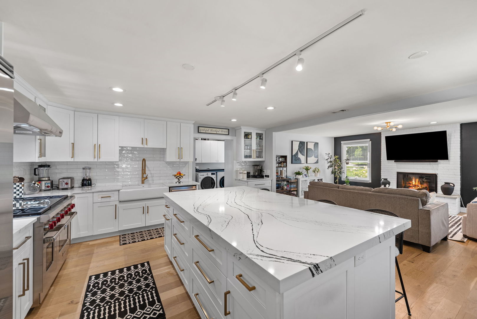 1195 Longmeadow Road Property Photo 8