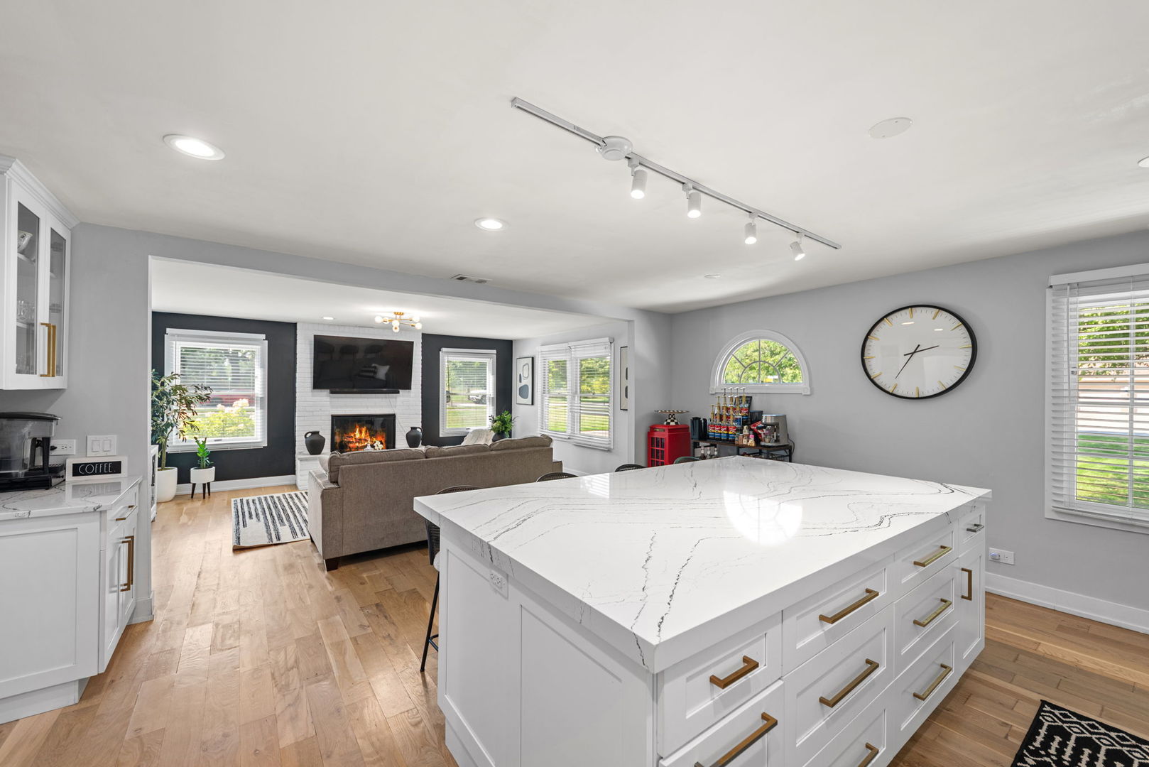 1195 Longmeadow Road Property Photo 9