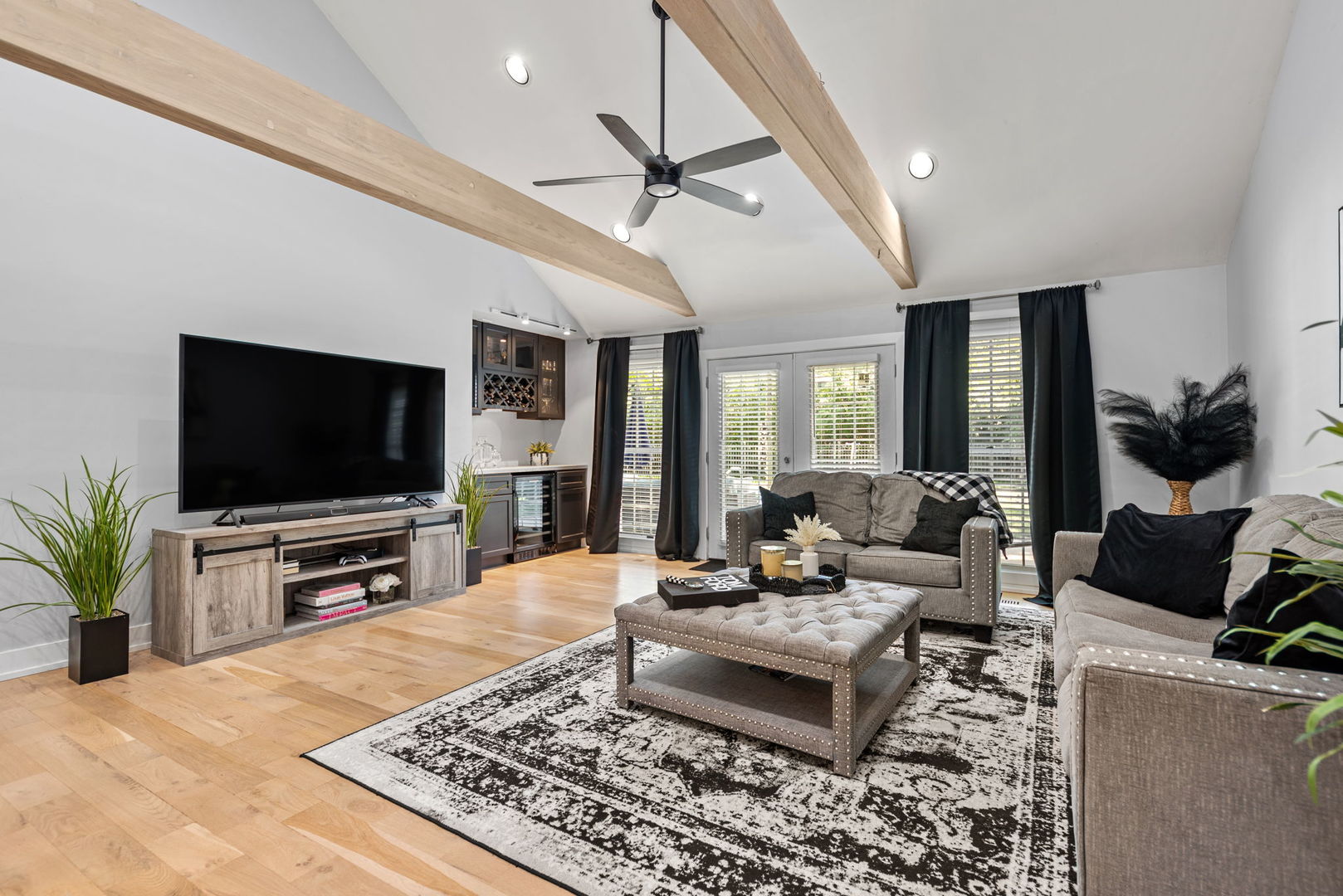 1195 Longmeadow Road Property Photo 13