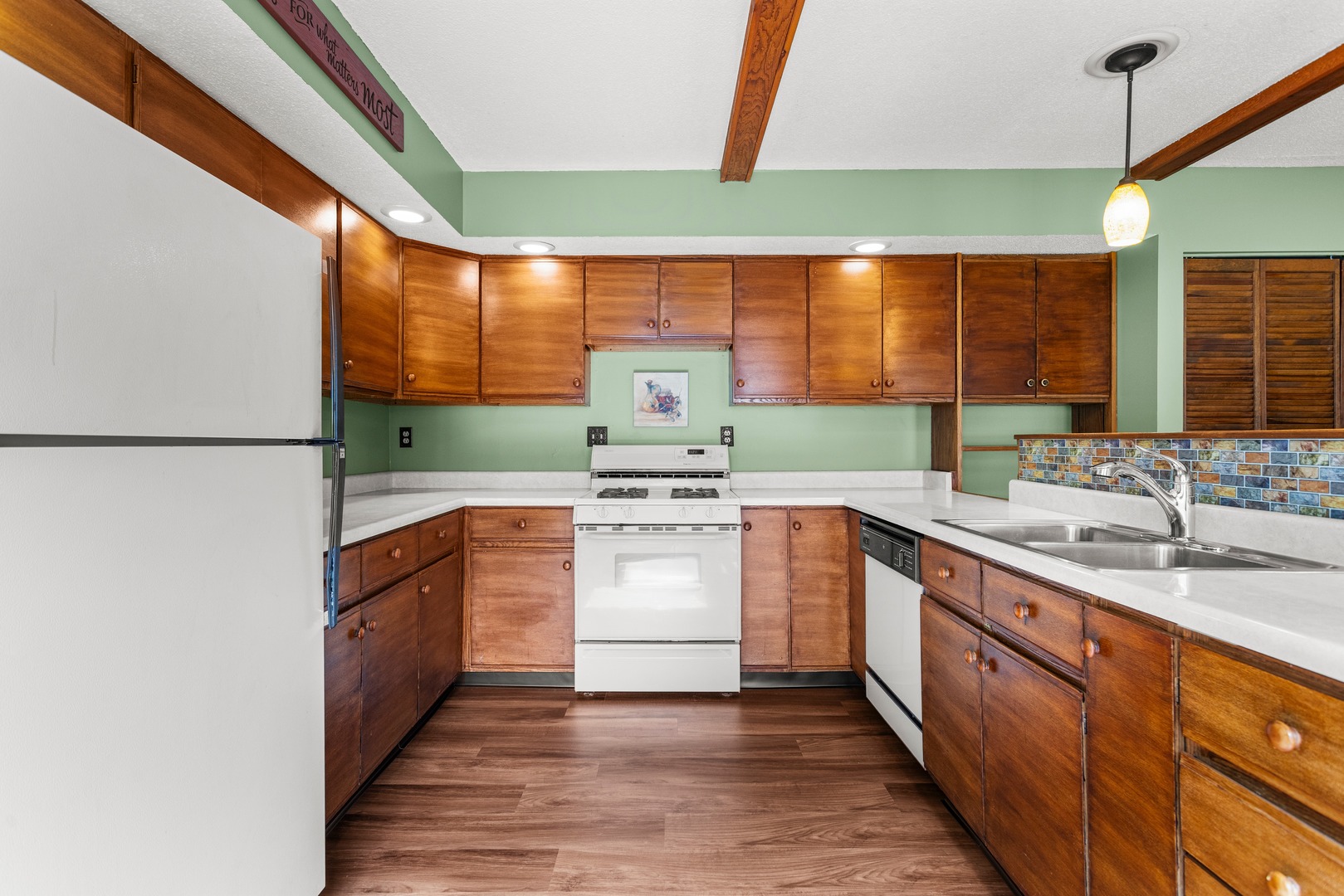 4 Magnolia Court Property Photo 17
