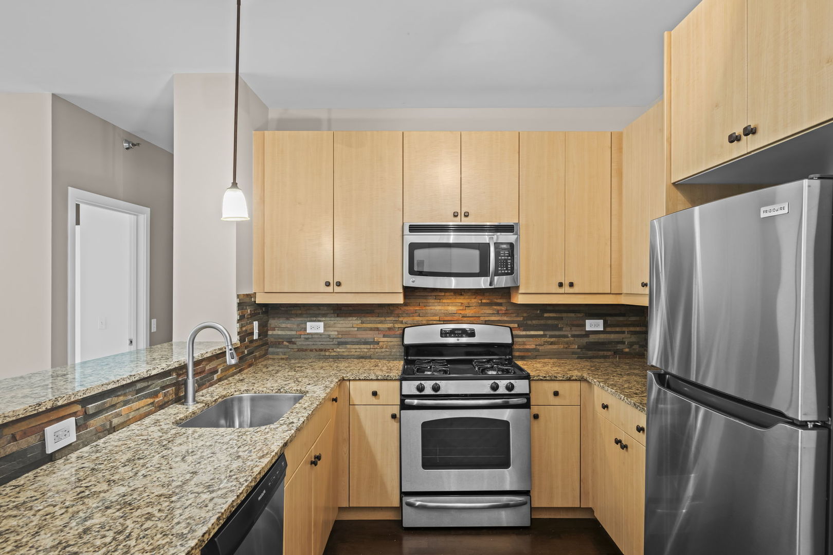 123 S Green Street 604b Property Photo 7
