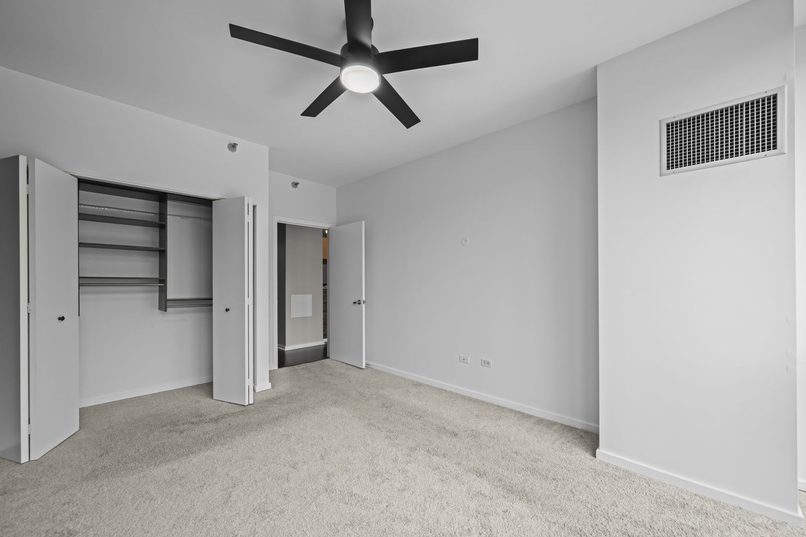 123 S Green Street 604b Property Photo 10