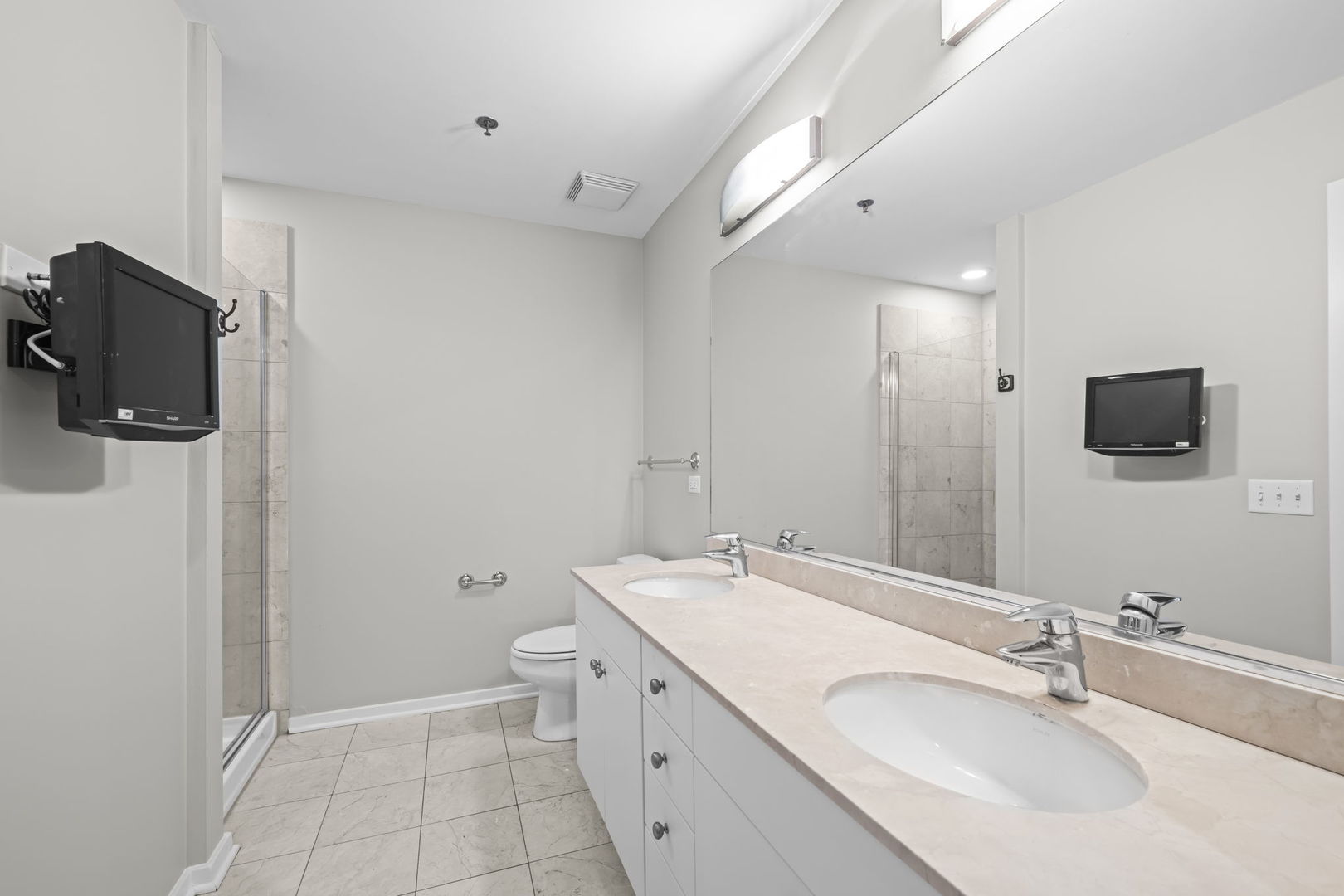 123 S Green Street 604b Property Photo 12