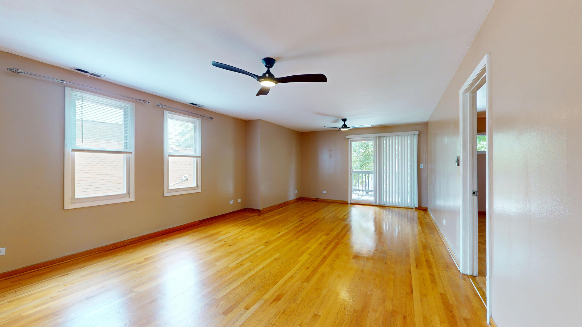 5242 W Roscoe Street 2 Property Photo 2