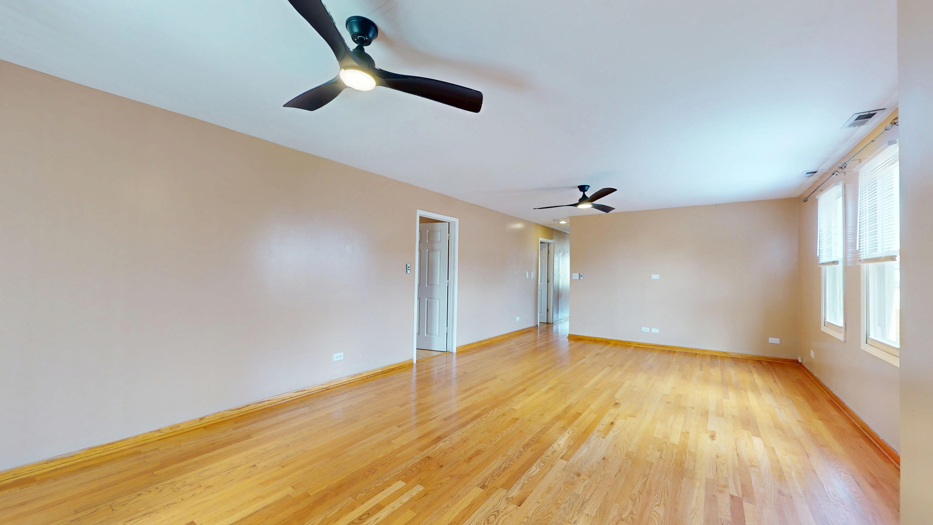 5242 W Roscoe Street 2 Property Photo 3