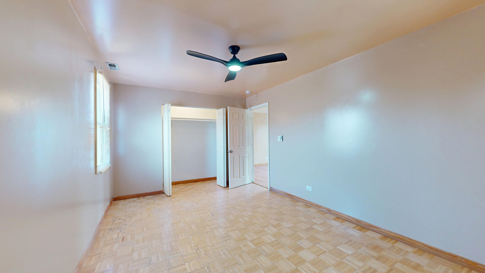 5242 W Roscoe Street 2 Property Photo 5