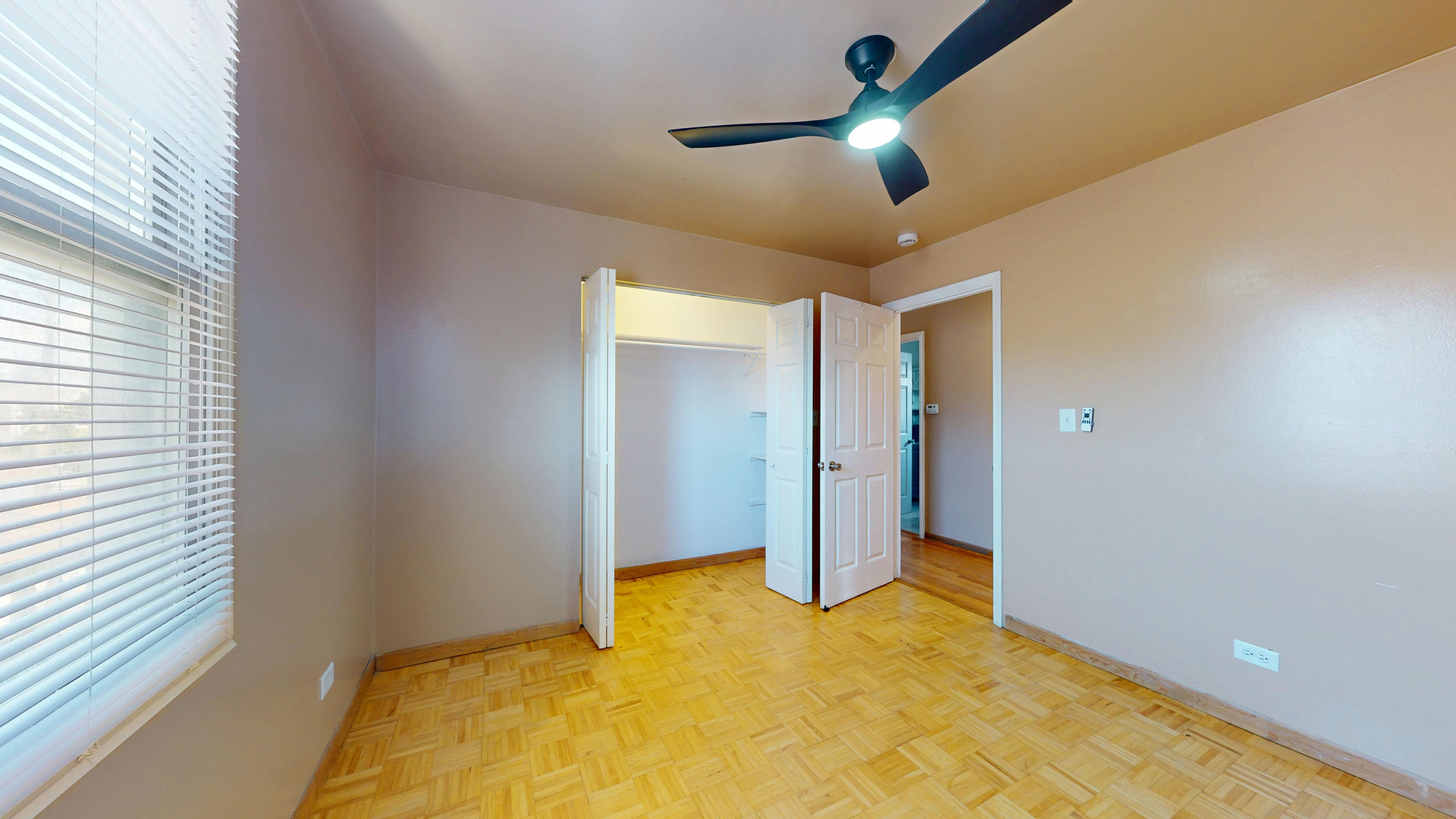 5242 W Roscoe Street 2 Property Photo 6
