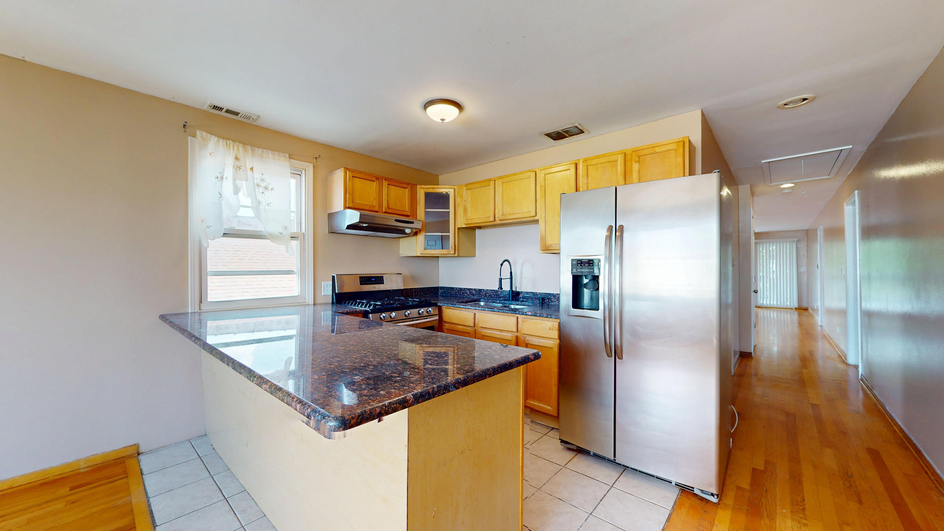 5242 W Roscoe Street 2 Property Photo 10