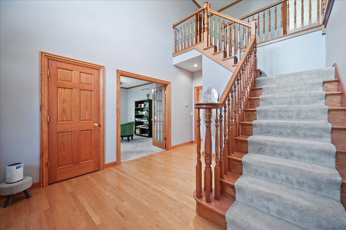 1084 Redwood Drive Property Photo 2