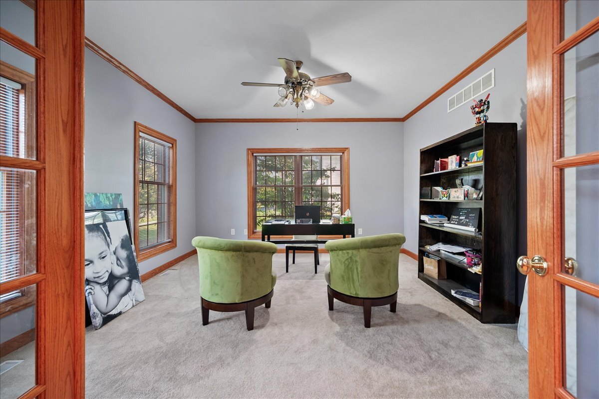 1084 Redwood Drive Property Photo 4