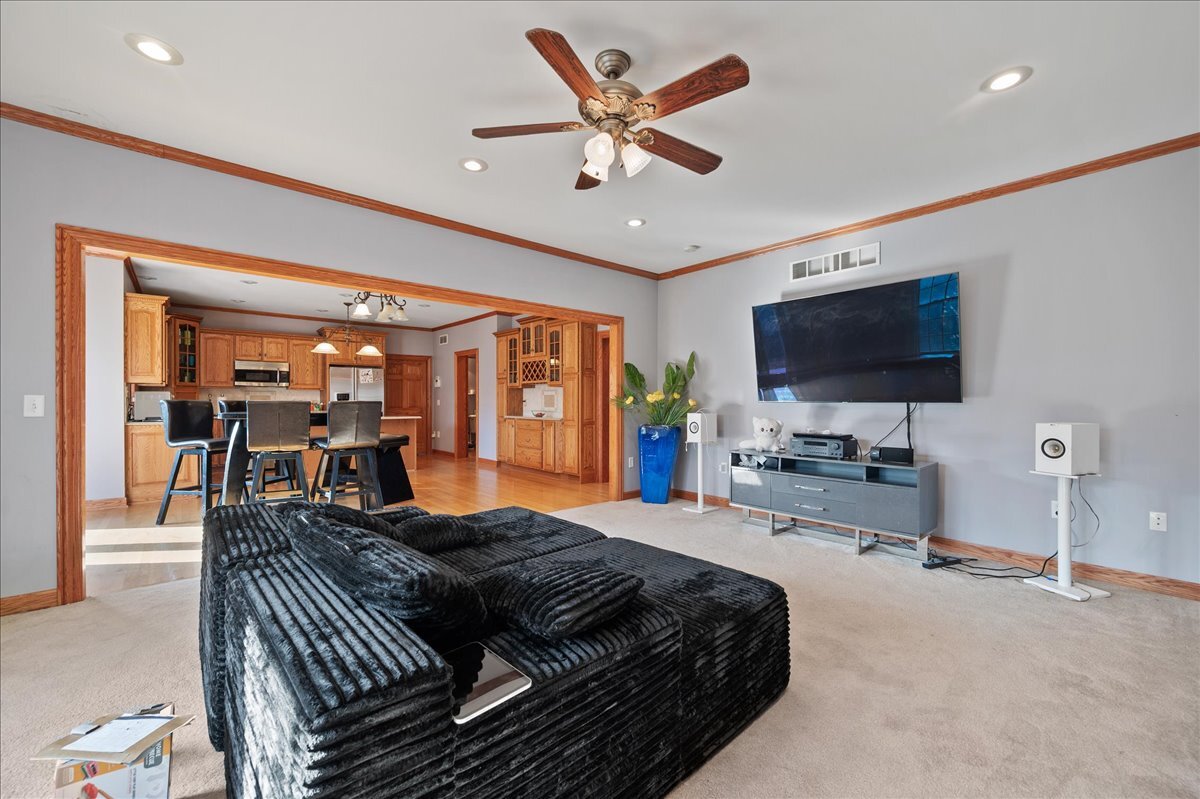 1084 Redwood Drive Property Photo 11