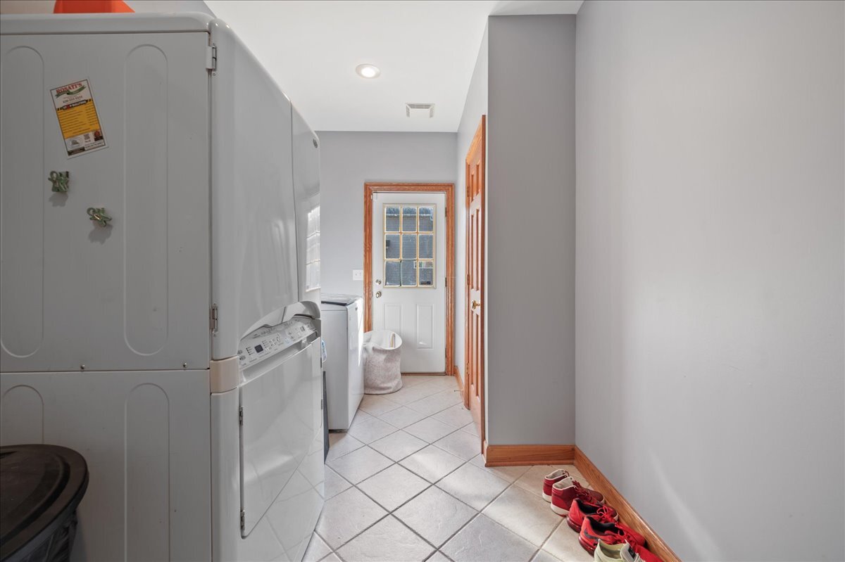 1084 Redwood Drive Property Photo 14