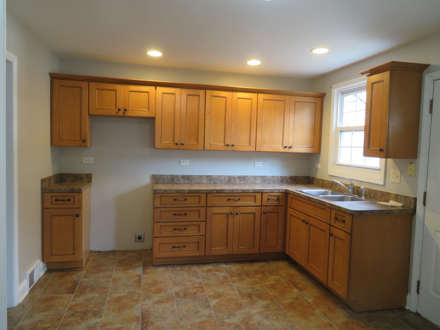 856 E Jefferson Street Property Photo 8