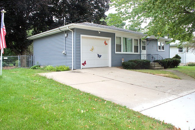 576 Elm Street Property Photo 2