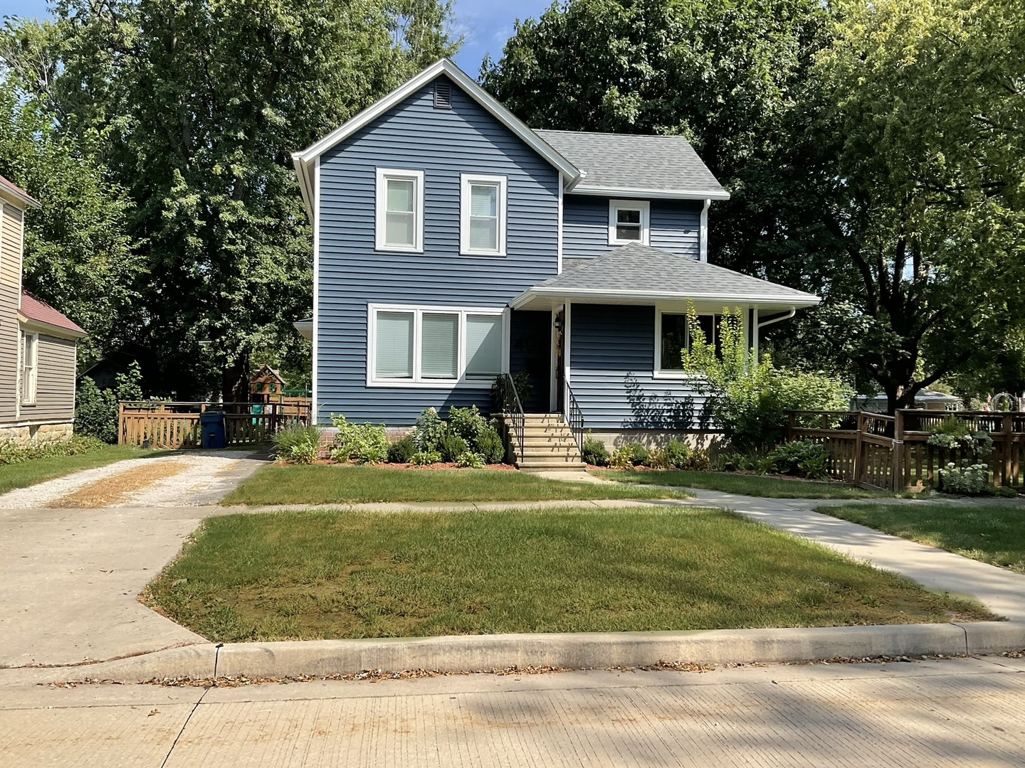 406 E Chippewa Street Property Photo 1