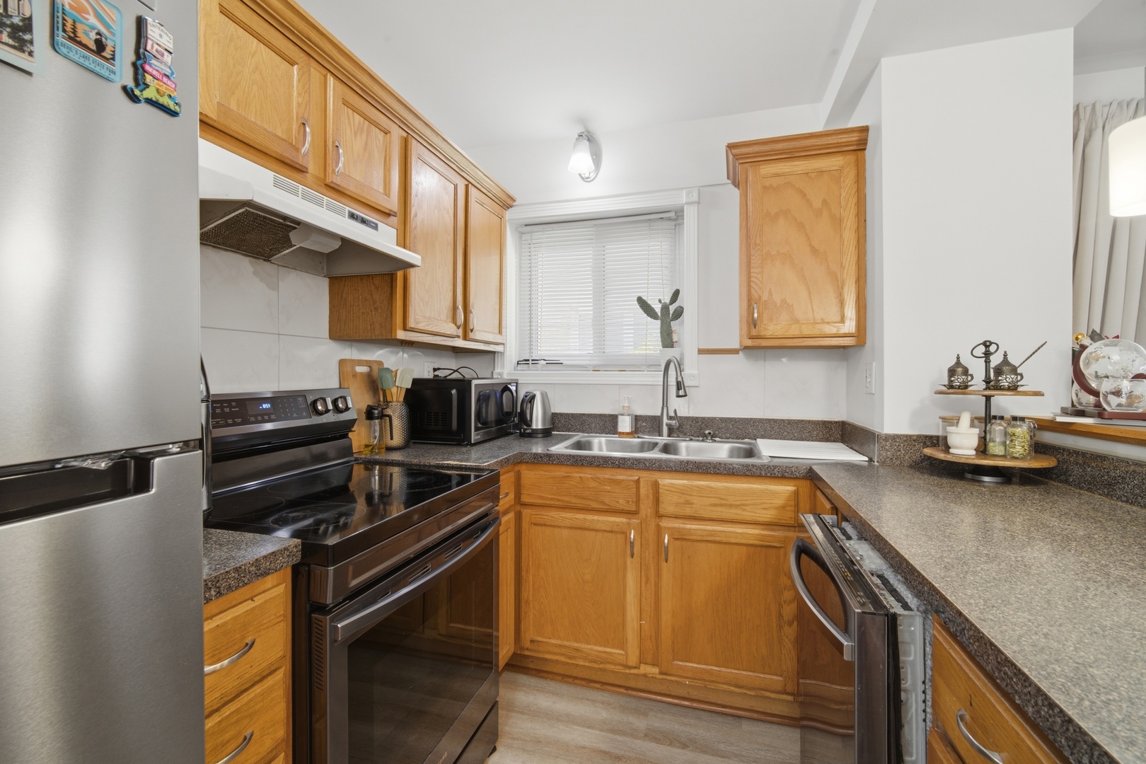 427 S Elmwood Avenue 2 Property Photo 4