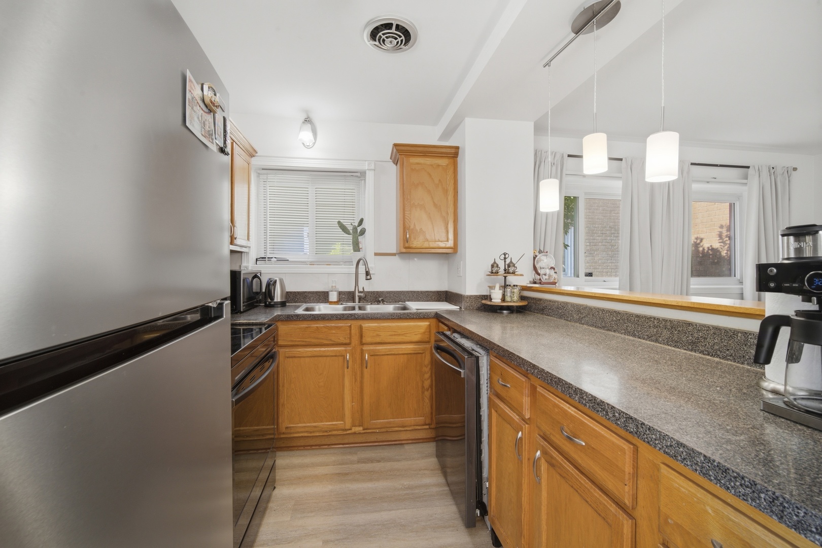 427 S Elmwood Avenue 2 Property Photo 5
