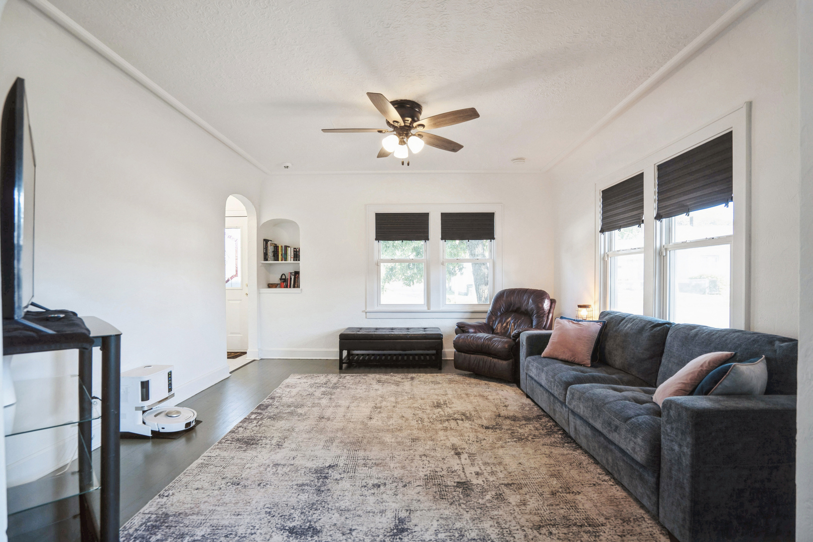 2216 N Sturdevant Street Property Photo 3