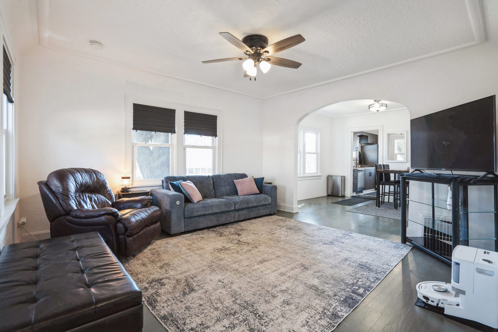 2216 N Sturdevant Street Property Photo 4