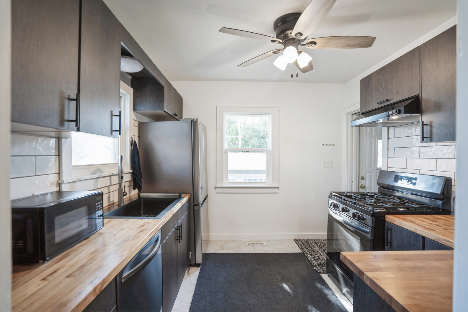 2216 N Sturdevant Street Property Photo 7