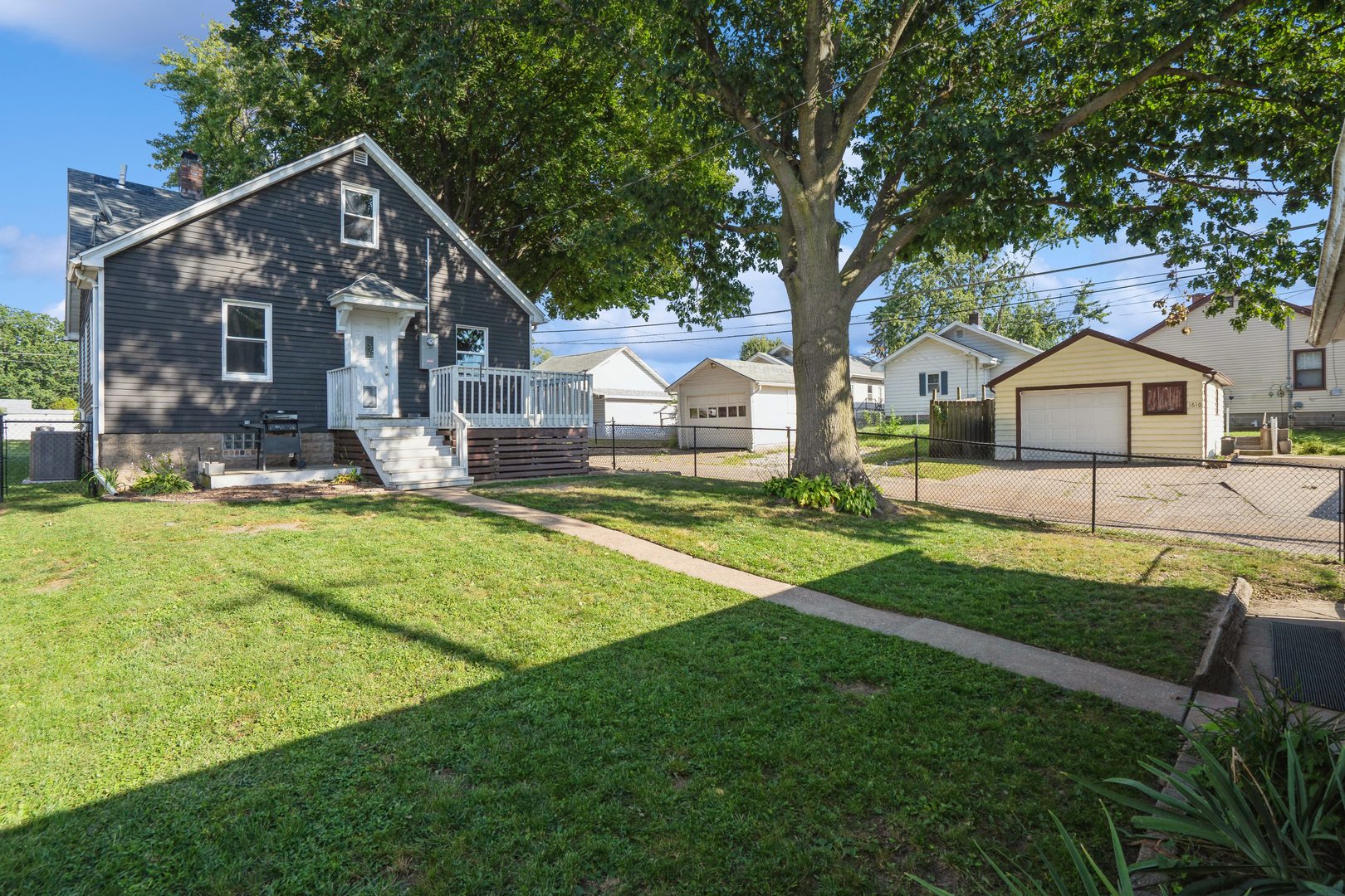 2216 N Sturdevant Street Property Photo 23