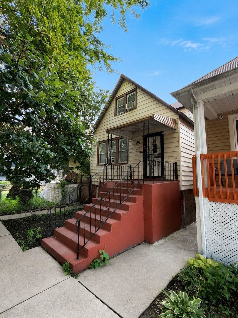 8322 S Burnham Avenue Property Photo 1
